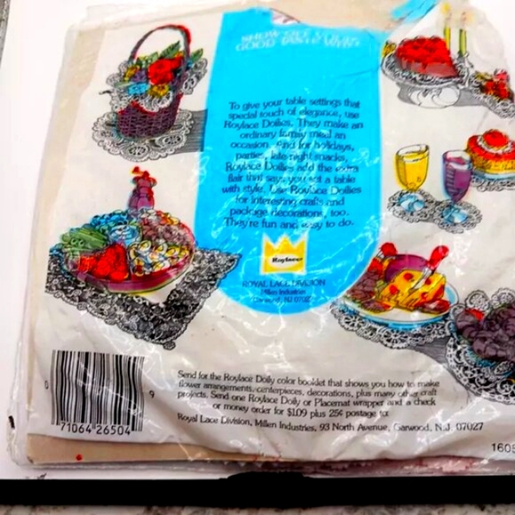 Red + White Lace 6 inch Heart Paper Doilies Royal Lace -30 Count Made In USA - Picture 6 of 9